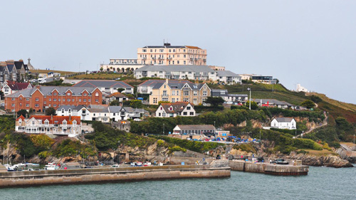 Experience the stunning view of the Newquay coast in Cornwall. Enjoy expansive vistas of rugged cliffs, sandy beaches, and the sparkling Atlantic Ocean, showcasing the dramatic natural beauty of this popular seaside destination.