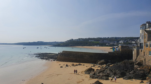 Experience the breathtaking views of St Ives, Cornwall, featuring stunning beaches, dramatic coastal cliffs, and charming harbor. Discover why this picturesque seaside town is renowned for its spectacular scenery.