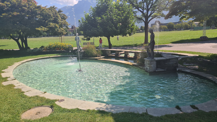 Hohematte Park - Relaxing Water Fountain