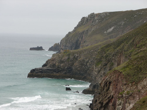 Discover Tubby's Head in Cornwall, a stunning coastal viewpoint offering dramatic cliffs, panoramic sea views, and scenic walking trails