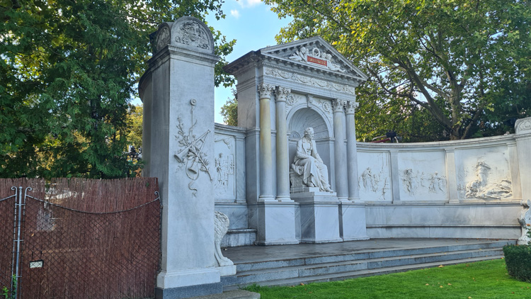 Grillparzer monument in Volksgarten