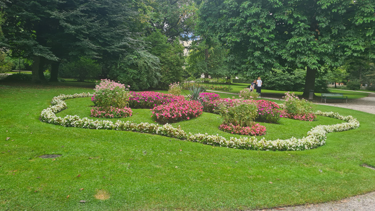 Musikpavillon - Flower Beds