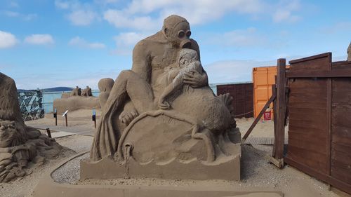 Weston Sand Sculpture Hug