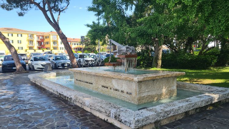 Castello Scaligero di Sirmione Plaza