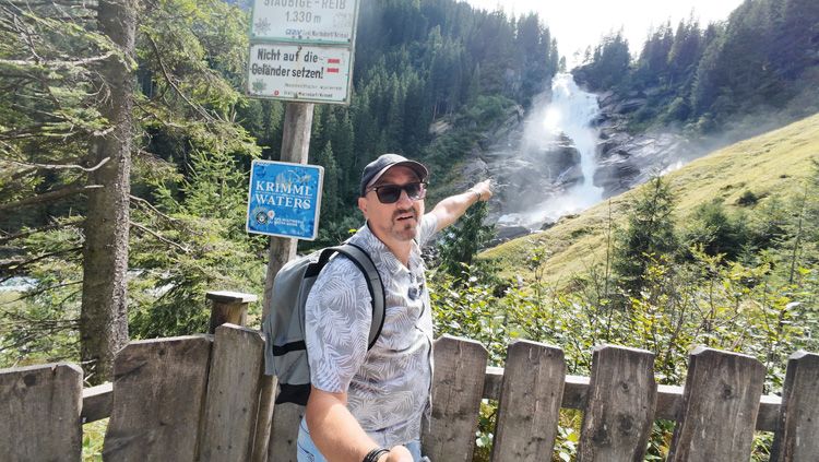 Krimmel Look over there