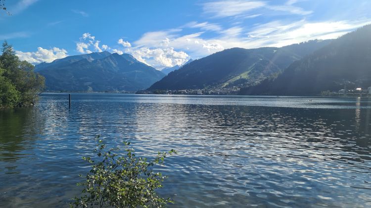 Lake Zeller see relaxing views against a backdrop of mountains