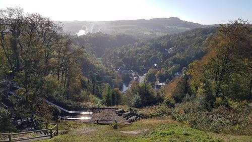 Experience breathtaking panoramic views from the Heights of Abraham. Enjoy stunning vistas of the Peak District's rolling hills, lush valleys, and scenic landscapes from this iconic hilltop park.