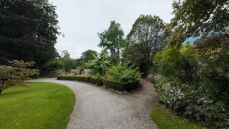Innsbruck Court Garden - Walk