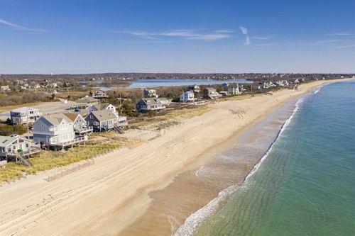 Enjoy the picturesque view of Charlestown Beach in Cornwall. Marvel at the sandy shores, clear waters, and charming harbor views, set against the backdrop of historic coastal buildings and natural beauty
