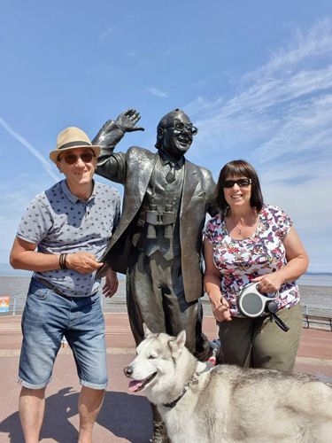 Eric Morecambe Statue family selfie