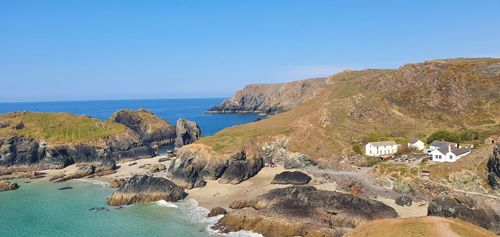 Explore Poldark Strand at Kynance Cove in Cornwall, a breathtaking coastal location with golden sands, clear waters, and stunning rock formations, ideal for picturesque walks and relaxation