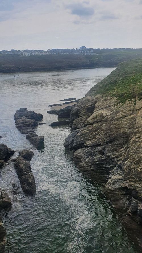 Experience the stunning view of the Newquay coast in Cornwall. Enjoy expansive vistas of rugged cliffs, sandy beaches, and the sparkling Atlantic Ocean, showcasing the dramatic natural beauty of this popular seaside destination.